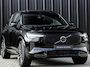 Volvo XC90 2.0 T8 Plug-in hybrid AWD Ultra Dark Exec. Ed. | 407 pk | 7P. | Panoramadak | Bowers & Wilkins | Luchtvering | Stoelmassage + Ventilatie | HUD | 360 Camera | Nubuk Hemelbekleding | Trekhaak |