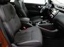 Nissan Qashqai 1.2 Premier Edition Bluetooth, Cruise control, dodehoekdetectie, Panoramadak, Parkeersensor voor en achter, Rondomzicht camera, Voorstoelen verwarmd Biedt een luxe uitstraling, een hoog zitcomfort en een ruim interieur. Dankzij de complete uitrusting en royale bagageruimte is deze SUV ideaal voor zowel gezinnen als lange ritten. Met zijn