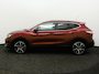 Nissan Qashqai 1.2 Premier Edition Bluetooth, Cruise control, dodehoekdetectie, Panoramadak, Parkeersensor voor en achter, Rondomzicht camera, Voorstoelen verwarmd Biedt een luxe uitstraling, een hoog zitcomfort en een ruim interieur. Dankzij de complete uitrusting en royale bagageruimte is deze SUV ideaal voor zowel gezinnen als lange ritten. Met zijn