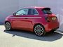 Fiat 500e La Prima 42 kWh / SOH 93% / Apple Carplay/Android Auto / Achteruitrijcamera / Adaptieve Cruise Control / Lichtmetalen Velgen 17" / Navigatie / 3-fase / Snelladen /