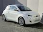 Fiat 500e Icon 42 kWh / SOH 96% / All season banden / CCS Snellader / Navigatie via Apple Carplay of Android Auto / Cruise control / Climate control / Keyless start / Lichtmetalen wielen 16“ /