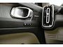 Volvo XC40 2.0 B4 Plus Dark Pano Cam Trekh El-aklep + Stoelen Stoel+Stuur ver HK Audio