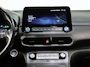 Hyundai Kona Fashion 64kWh 201PK | 1ste eigenaar | ACCU 94% | AppleCarplay/AndroidAuto | Adaptief Cruise Control | Trekhaak | Dodehoekdetectie | Camera | Keyless | AUTOMAAT | Isofix | Privacy Glass | Warmtepomp |