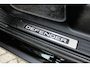 Land Rover Defender 110 2.0 P300e 110 X-Dynamic HSE | Luchtvering | 22 Inch | Stoel + Stuur Verwarming | Panoramadak | Trekhaak Wegklapbaar | Meridan Audio |