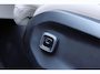 Volvo EX90 Twin Motor Performance Ultra 7p. 106 kWh | Demo deal | Luchtvering | Elektrochromatisch panoramadak | Bowers & Wilkins | Geventileerde voorstoelen | Massagefunctie op de voorstoelen | 22 inch. lichtmetalen velgen | Gelamineerde zijruiten | Extra getint glas | 360 graden camera | Head up display | Stoel-/ stuurwielverwarming | Verwarmde achterbank | Park pilot assist