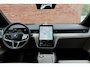Volvo EX90 Twin Motor Performance Ultra 7p. 106 kWh | Demo deal | Luchtvering | Elektrochromatisch panoramadak | Bowers & Wilkins | Geventileerde voorstoelen | Massagefunctie op de voorstoelen | 22 inch. lichtmetalen velgen | Gelamineerde zijruiten | Extra getint glas | 360 graden camera | Head up display | Stoel-/ stuurwielverwarming | Verwarmde achterbank | Park pilot assist