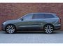 Volvo EX90 Twin Motor Performance Ultra 7p. 106 kWh | Demo deal | Luchtvering | Elektrochromatisch panoramadak | Bowers & Wilkins | Geventileerde voorstoelen | Massagefunctie op de voorstoelen | 22 inch. lichtmetalen velgen | Gelamineerde zijruiten | Extra getint glas | 360 graden camera | Head up display | Stoel-/ stuurwielverwarming | Verwarmde achterbank | Park pilot assist