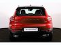 Volvo XC40 T4 R-Design - IntelliSafe Assist & Surround - Harman/Kardon audio - Parkeercamera achter - Verwarmde voorstoelen - Parkeersensoren voor & achter - Schakelpaddles aan stuur - Draadloze tel. lader - Inklapbare trekhaak - 19' LMV