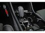 Volvo XC40 T4 R-Design - IntelliSafe Assist & Surround - Harman/Kardon audio - Parkeercamera achter - Verwarmde voorstoelen - Parkeersensoren voor & achter - Schakelpaddles aan stuur - Draadloze tel. lader - Inklapbare trekhaak - 19' LMV