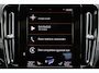 Volvo XC40 T4 R-Design - IntelliSafe Assist & Surround - Harman/Kardon audio - Parkeercamera achter - Verwarmde voorstoelen - Parkeersensoren voor & achter - Schakelpaddles aan stuur - Draadloze tel. lader - Inklapbare trekhaak - 19' LMV