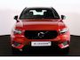 Volvo XC40 T4 R-Design - IntelliSafe Assist & Surround - Harman/Kardon audio - Parkeercamera achter - Verwarmde voorstoelen - Parkeersensoren voor & achter - Schakelpaddles aan stuur - Draadloze tel. lader - Inklapbare trekhaak - 19' LMV