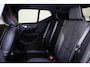 Volvo XC40 T4 R-Design - IntelliSafe Assist & Surround - Harman/Kardon audio - Parkeercamera achter - Verwarmde voorstoelen - Parkeersensoren voor & achter - Schakelpaddles aan stuur - Draadloze tel. lader - Inklapbare trekhaak - 19' LMV