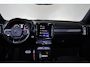 Volvo XC40 T4 R-Design - IntelliSafe Assist & Surround - Harman/Kardon audio - Parkeercamera achter - Verwarmde voorstoelen - Parkeersensoren voor & achter - Schakelpaddles aan stuur - Draadloze tel. lader - Inklapbare trekhaak - 19' LMV