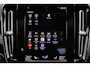 Volvo XC40 T4 R-Design - IntelliSafe Assist & Surround - Harman/Kardon audio - Parkeercamera achter - Verwarmde voorstoelen - Parkeersensoren voor & achter - Schakelpaddles aan stuur - Draadloze tel. lader - Inklapbare trekhaak - 19' LMV