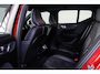 Volvo XC40 T4 R-Design - IntelliSafe Assist & Surround - Harman/Kardon audio - Parkeercamera achter - Verwarmde voorstoelen - Parkeersensoren voor & achter - Schakelpaddles aan stuur - Draadloze tel. lader - Inklapbare trekhaak - 19' LMV