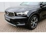 Volvo XC40 1.5 T3 Inscription Semi-elektrische trekhaak | Cruisecontrol | Verwarmbare voorstoelen | Verwarmbare voorruit | Allseasonbanden | Achteruitrijcamera | Parkeersensoren voor en achter | Apple CarPlay & Android Auto | Dodehoekdetectie met stuurcorrectie