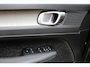 Volvo XC40 1.5 T3 Inscription Semi-elektrische trekhaak | Cruisecontrol | Verwarmbare voorstoelen | Verwarmbare voorruit | Allseasonbanden | Achteruitrijcamera | Parkeersensoren voor en achter | Apple CarPlay & Android Auto | Dodehoekdetectie met stuurcorrectie