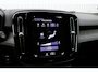 Volvo XC40 1.5 T3 Inscription Semi-elektrische trekhaak | Cruisecontrol | Verwarmbare voorstoelen | Verwarmbare voorruit | Allseasonbanden | Achteruitrijcamera | Parkeersensoren voor en achter | Apple CarPlay & Android Auto | Dodehoekdetectie met stuurcorrectie