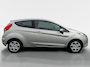 Ford Fiesta 1.25 Limited | Nieuwe Distributieriem bij aflevering | Trekhaak | All weather banden | Radio | Dealer onderhouden | Nieuwe APK | 12maanden BOVAG Garantie |