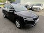 Skoda Karoq 150pk Business Edition (Trekhaak - LED - Camera - Keyless start - Navigatie - Automatische Airco - Apple Carplay - Parkeersensoren V+A)