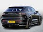 Porsche Macan Turbo 100 kWh SOH 97% | BTW | Meest complete uitvoering | 22-inch RS Spyder Design | Panorama | Adaptieve Sportstoelen incl. Stoelverstelling 18-wegs en Memory-pakket | Luchtvering | Ijsgrijs metallic ORIGI Kleur |