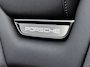 Porsche Macan Turbo 100 kWh SOH 97% | BTW | Meest complete uitvoering | 22-inch RS Spyder Design | Panorama | Adaptieve Sportstoelen incl. Stoelverstelling 18-wegs en Memory-pakket | Luchtvering | Ijsgrijs metallic ORIGI Kleur |