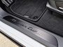 Porsche Macan Turbo 100 kWh SOH 97% | BTW | Meest complete uitvoering | 22-inch RS Spyder Design | Panorama | Adaptieve Sportstoelen incl. Stoelverstelling 18-wegs en Memory-pakket | Luchtvering | Ijsgrijs metallic ORIGI Kleur |