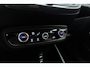 Opel Crossland 1.2 Turbo Elegance 110 K | Trekhaak | Weinig kilometers | Navigatie | AGR | Climate control | Extra getint glas