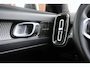 Volvo XC40 T4 Recharge R-Design | Stoelverwarming | Trekhaak | Panoramadak | H/K | 21 INCH | Glossy Black | Keyless