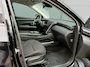 Hyundai Tucson 1.6 T-GDI MHEV Comfort Smart / Navigatiesysteem / Achteruitrijcamera / Apple CarPlay & Android Auto / Digitaal instrumentenpaneel / Cruise control / Climate control / Parkeersensoren voor en achter / LED-verlichting / Lichtmetalen velgen / Rijstrookassistent / Automatische noodremassistent / Verkeersbordherkenning / Multifunctioneel stuurwiel / Bluetooth / Automatische verlichting / 48V Mild Hybrid