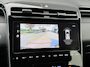 Hyundai Tucson 1.6 T-GDI MHEV Comfort Smart / Navigatiesysteem / Achteruitrijcamera / Apple CarPlay & Android Auto / Digitaal instrumentenpaneel / Cruise control / Climate control / Parkeersensoren voor en achter / LED-verlichting / Lichtmetalen velgen / Rijstrookassistent / Automatische noodremassistent / Verkeersbordherkenning / Multifunctioneel stuurwiel / Bluetooth / Automatische verlichting / 48V Mild Hybrid