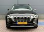 Hyundai Tucson 1.6 T-GDI MHEV Comfort Smart / Navigatiesysteem / Achteruitrijcamera / Apple CarPlay & Android Auto / Digitaal instrumentenpaneel / Cruise control / Climate control / Parkeersensoren voor en achter / LED-verlichting / Lichtmetalen velgen / Rijstrookassistent / Automatische noodremassistent / Verkeersbordherkenning / Multifunctioneel stuurwiel / Bluetooth / Automatische verlichting / 48V Mild Hybrid