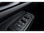 Volvo V60 2.0 T8 Recharge AWD R-Design Automaat | Trekhaak wegklapbaar | Lederen bekleding | Stoel & Stuurverwarming | 18" Lichtmetalen velgen | Electrische achterklep