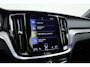 Volvo V60 2.0 T8 Recharge AWD R-Design Automaat | Trekhaak wegklapbaar | Lederen bekleding | Stoel & Stuurverwarming | 18" Lichtmetalen velgen | Electrische achterklep