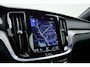 Volvo V60 2.0 T8 Recharge AWD R-Design Automaat | Trekhaak wegklapbaar | Lederen bekleding | Stoel & Stuurverwarming | 18" Lichtmetalen velgen | Electrische achterklep