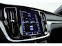 Volvo V60 2.0 T8 Recharge AWD R-Design Automaat | Trekhaak wegklapbaar | Lederen bekleding | Stoel & Stuurverwarming | 18" Lichtmetalen velgen | Electrische achterklep