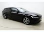 Volvo V60 2.0 T8 Recharge AWD R-Design Automaat | Trekhaak wegklapbaar | Lederen bekleding | Stoel & Stuurverwarming | 18" Lichtmetalen velgen | Electrische achterklep