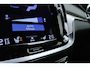 Volvo V60 2.0 T8 Recharge AWD R-Design Automaat | Trekhaak wegklapbaar | Lederen bekleding | Stoel & Stuurverwarming | 18" Lichtmetalen velgen | Electrische achterklep