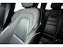 Volvo V60 2.0 T8 Recharge AWD R-Design Automaat | Trekhaak wegklapbaar | Lederen bekleding | Stoel & Stuurverwarming | 18" Lichtmetalen velgen | Electrische achterklep