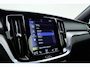 Volvo V60 2.0 T8 Recharge AWD R-Design Automaat | Trekhaak wegklapbaar | Lederen bekleding | Stoel & Stuurverwarming | 18" Lichtmetalen velgen | Electrische achterklep