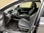 Hyundai Tucson 1.6 T-GDI 265pk PHEV Premium 4WD | Trekhaak afneembaar | Lederen bekleding | 360 camera | Navigatie | Stoelverwarming&ventilatie | Stuurverwarming | Keyless | LED | DAB| Apple CarPlay / Android Auto | Adaptieve cruise | Lane assist | Dodehoekdetectie | Elektrisch verstelbare stoel memory | Elektrische achterklep | Volledig dealeronderhouden | Fabrieksgarantie