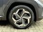 Hyundai Tucson 1.6 T-GDI 265pk PHEV Premium 4WD | Trekhaak afneembaar | Lederen bekleding | 360 camera | Navigatie | Stoelverwarming&ventilatie | Stuurverwarming | Keyless | LED | DAB| Apple CarPlay / Android Auto | Adaptieve cruise | Lane assist | Dodehoekdetectie | Elektrisch verstelbare stoel memory | Elektrische achterklep | Volledig dealeronderhouden | Fabrieksgarantie