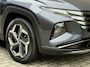 Hyundai Tucson 1.6 T-GDI 265pk PHEV Premium 4WD | Trekhaak afneembaar | Lederen bekleding | 360 camera | Navigatie | Stoelverwarming&ventilatie | Stuurverwarming | Keyless | LED | DAB| Apple CarPlay / Android Auto | Adaptieve cruise | Lane assist | Dodehoekdetectie | Elektrisch verstelbare stoel memory | Elektrische achterklep | Volledig dealeronderhouden | Fabrieksgarantie