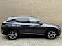 Hyundai Tucson 1.6 T-GDI 265pk PHEV Premium 4WD | Trekhaak afneembaar | Lederen bekleding | 360 camera | Navigatie | Stoelverwarming&ventilatie | Stuurverwarming | Keyless | LED | DAB| Apple CarPlay / Android Auto | Adaptieve cruise | Lane assist | Dodehoekdetectie | Elektrisch verstelbare stoel memory | Elektrische achterklep | Volledig dealeronderhouden | Fabrieksgarantie