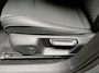 Volkswagen T-Roc 1.5 eTSI R-Line / FABRIEKSGARANTIE TOT 02-2028/ AUTOMAAT/ TREKHAAK/ NAVI/ CLIMA/ STOELVERWARMING/ APP-CONNECT/ PARK. SENSOREN + CAMERA