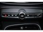 Volvo EX40 Extended Range Ultra 82 kWh - Panorama/schuifdak - IntelliSafe Assist & Surround - 360º Camera - Harman/Kardon audio - Verwarmde voorstoelen, stuur & achterbank - Parkeersensoren voor & achter - Elektr. bedienb. voorstoelen met geheugen links - Draadloze tel. lader - Warmtepomp - Extra getint glas - Inklapbare trekhaak - 19' LMV