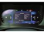 Volvo XC40 B4 Plus Dark - IntelliSafe Assist & Surround - Harman/Kardon audio - Parkeercamera achter - Verwarmde voorstoelen & stuur - Parkeersensoren voor & achter - Elektr. bedienb. voorstoelen met geheugen links - Draadloze tel. lader - Extra getint glas - Inklapbare trekhaak - 19' LMV