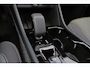 Volvo XC40 B4 Plus Dark - IntelliSafe Assist & Surround - Harman/Kardon audio - Parkeercamera achter - Verwarmde voorstoelen & stuur - Parkeersensoren voor & achter - Elektr. bedienb. voorstoelen met geheugen links - Draadloze tel. lader - Extra getint glas - Inklapbare trekhaak - 19' LMV