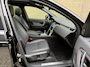 Land Rover Discovery Sport P300e 1.5 R-Dynamic S | Panoramadak | Trekhaak wegklapbaar | Lederen bekleding | Stoel&stuurverwarming | Navigatie | Apple CarPlay / Android Auto | Matrix LED | DAB | Keyless | Meridian audio | Elektrische achterklep | Volledig dealeronderhouden