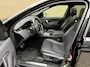 Land Rover Discovery Sport P300e 1.5 R-Dynamic S | Panoramadak | Trekhaak wegklapbaar | Lederen bekleding | Stoel&stuurverwarming | Navigatie | Apple CarPlay / Android Auto | Matrix LED | DAB | Keyless | Meridian audio | Elektrische achterklep | Volledig dealeronderhouden